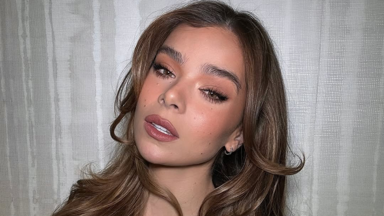 Mom-to-be Hailee Steinfeld cheers 'Sinners' Oscar nominations from home ...