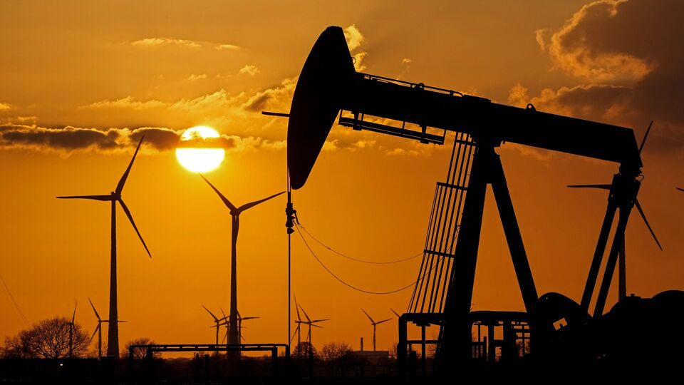 Oil prices fall 3% on reports of increase in US crude inventories. Is ...