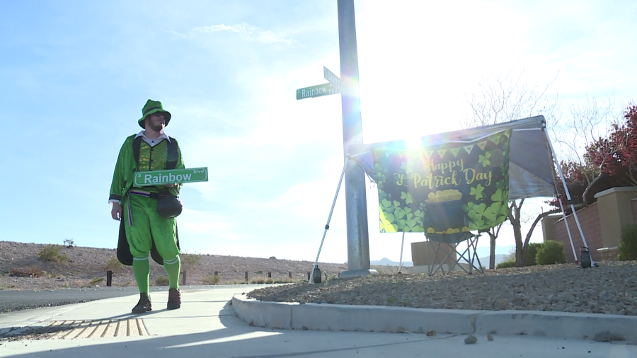 Las Vegas leprechaun marks decade of gold giveaway at end of Rainbow ...