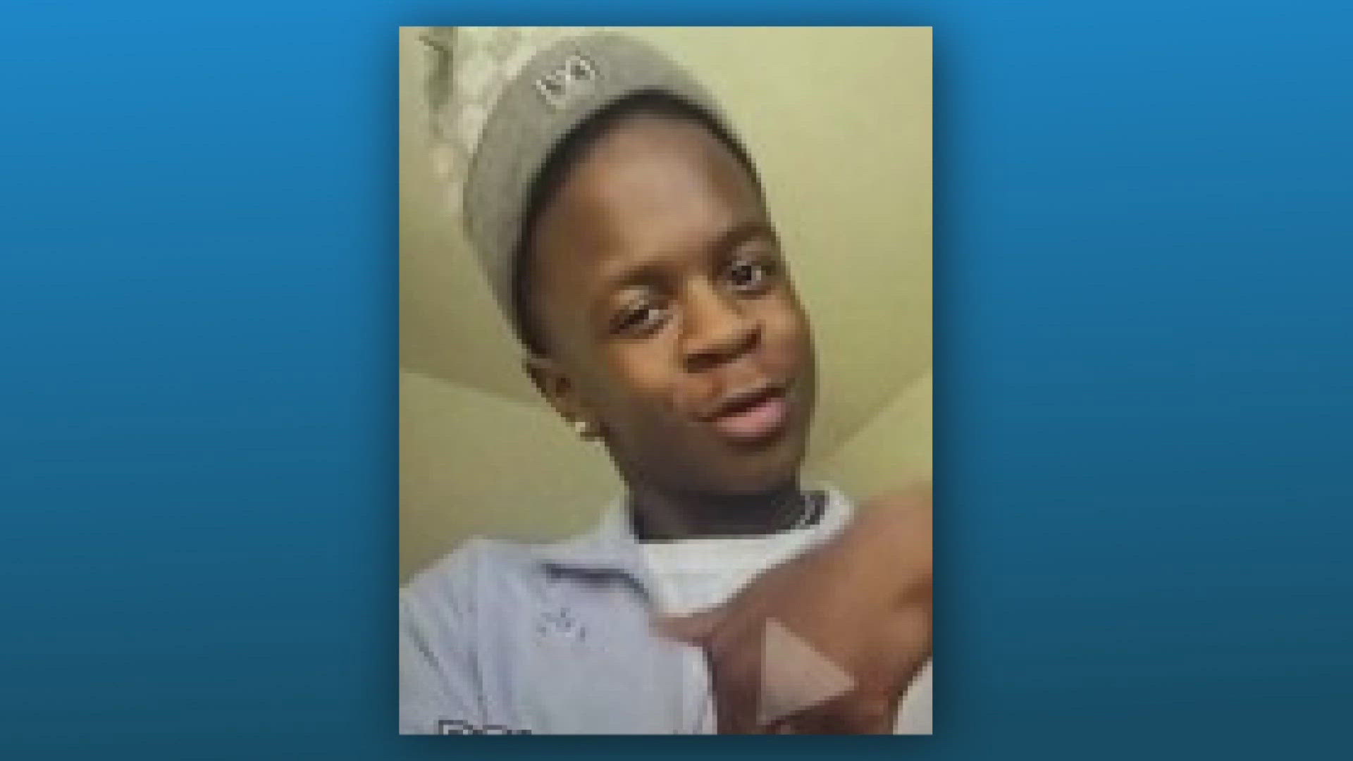 Suspect wanted in Navy Yard robbery