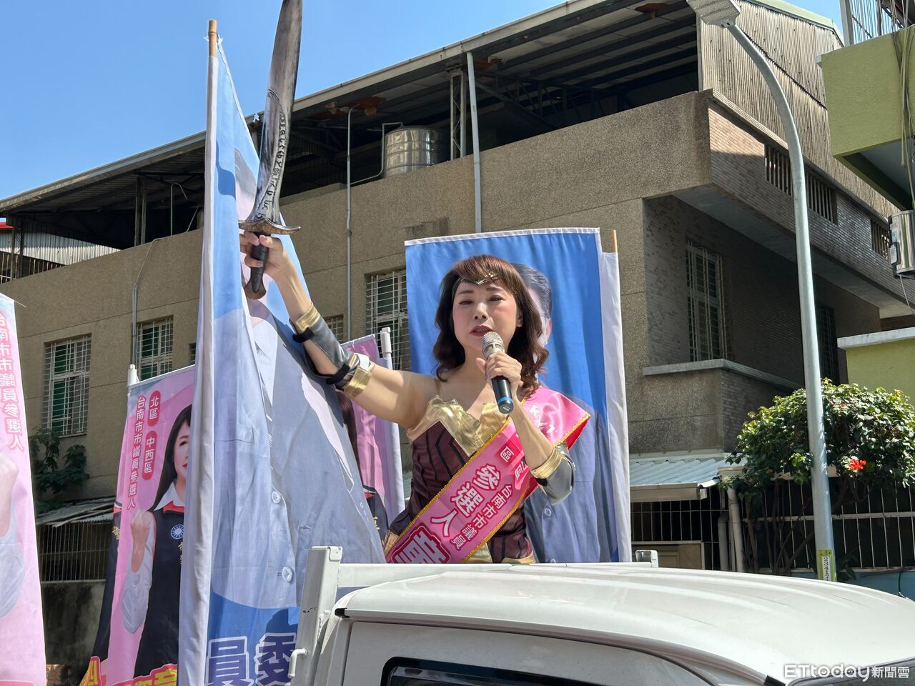 「神力女超人」登記參選! 童小芸喊話：不是cosplay是來報到