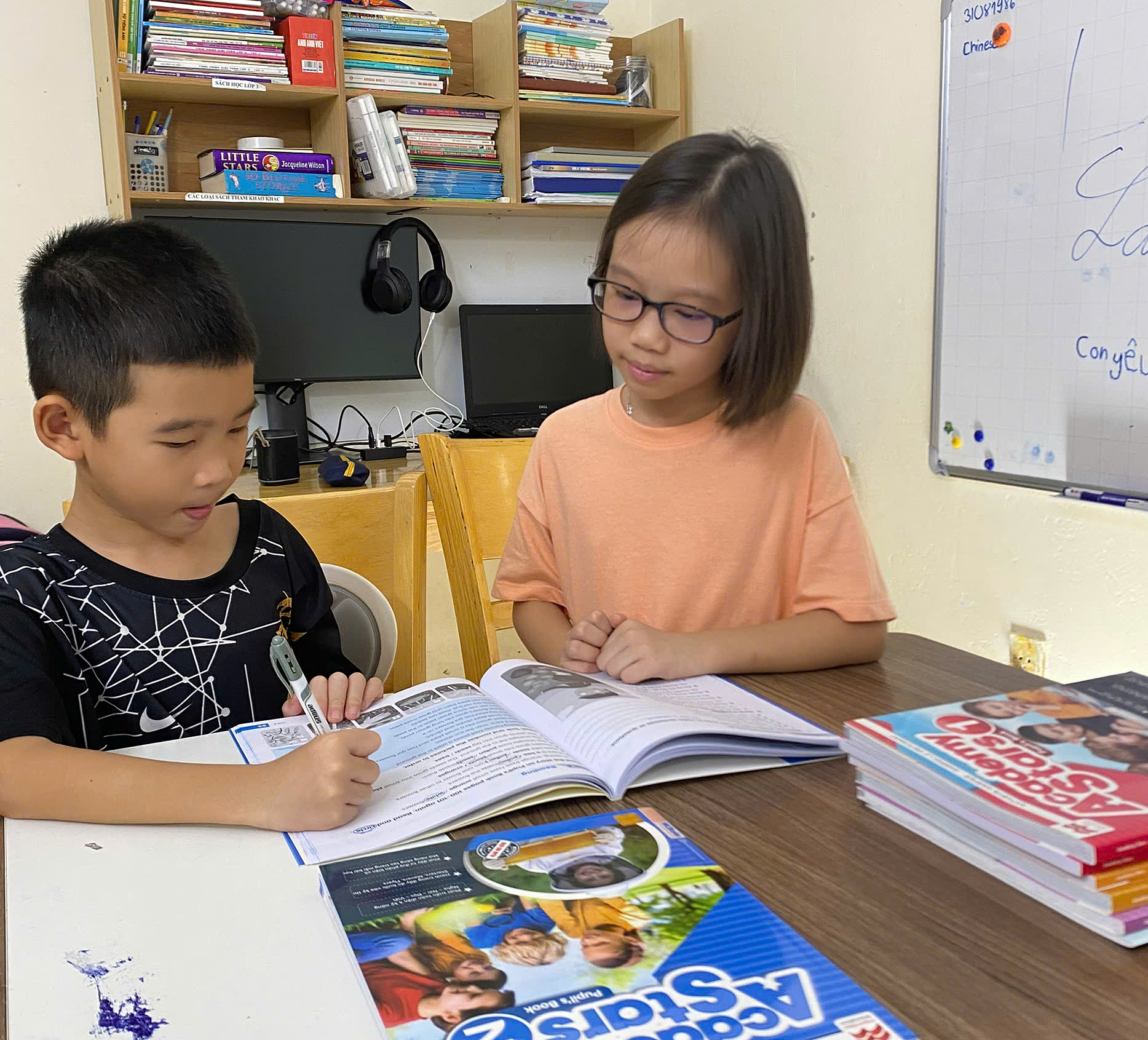 Cách tự học tiếng Anh của 'cô giáo nhí' 9 tuổi