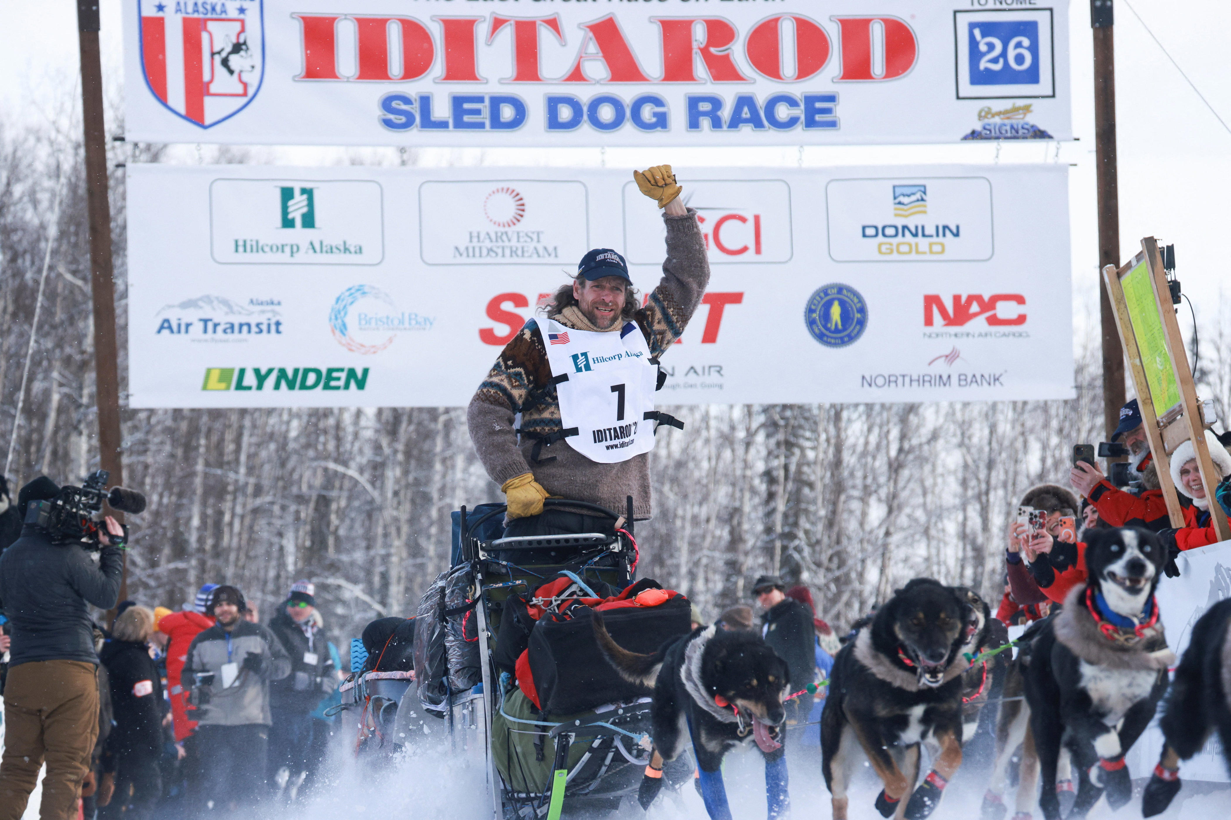 Jessie Holmes wins Iditarod, surviving brutal cold for back-to-back titles<br>