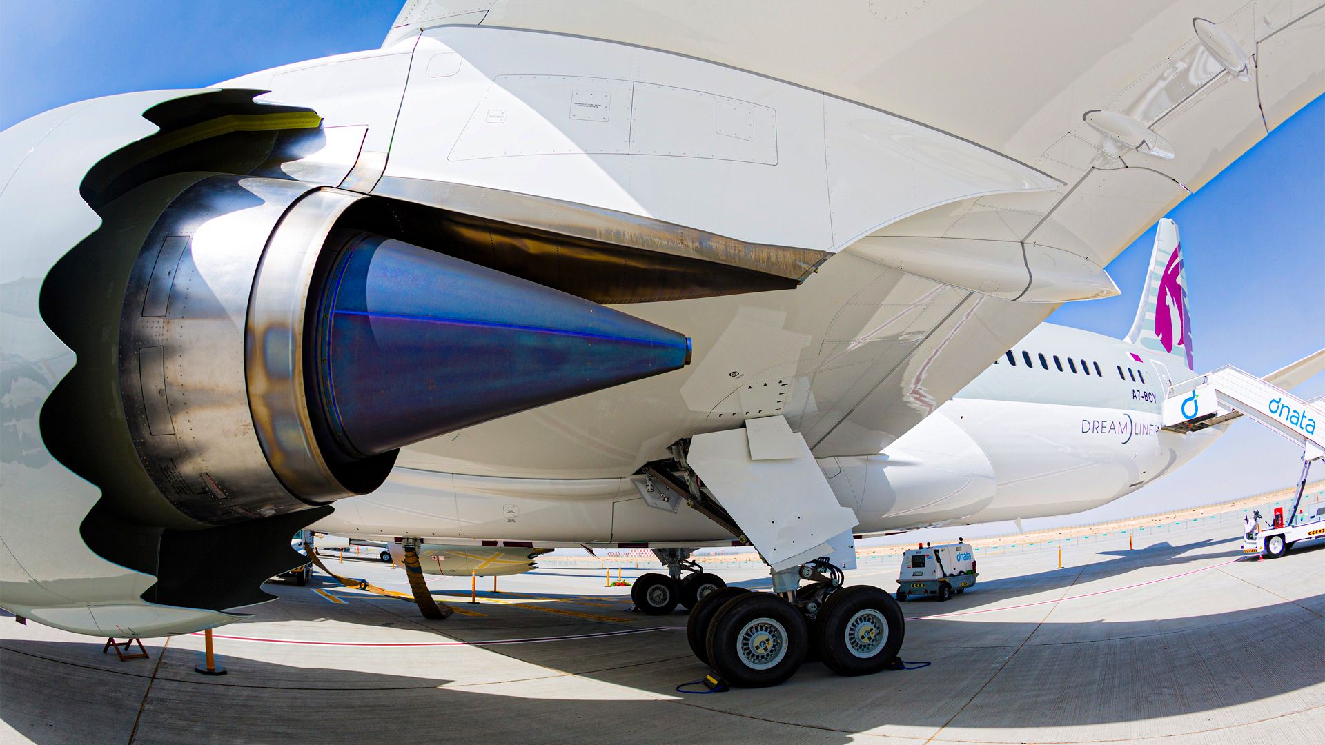 Why the Boeing 787 Dreamliner’s main landing gear only needs 8 tires