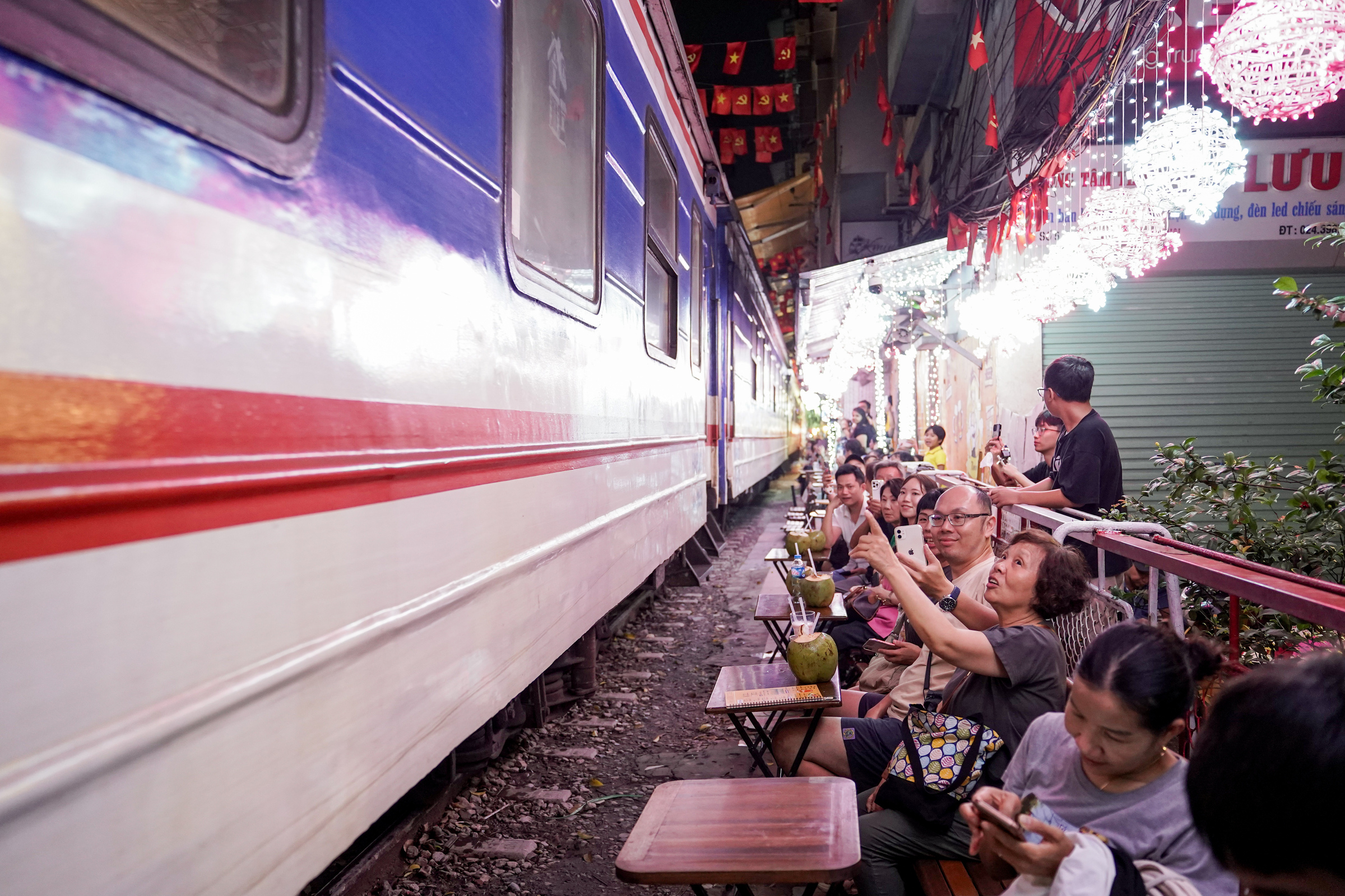 Báo Tây ví ghé phố đường tàu như 'đến Paris phải xem tháp Eiffel'