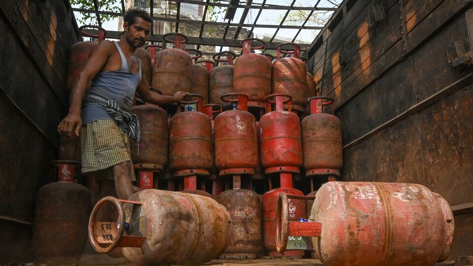 LPG crisis: BPCL urges customers not to panic amid shortage worries ...