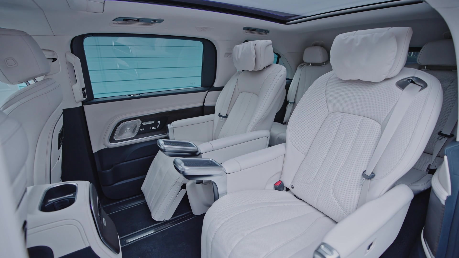 The new Mercedes-Benz VLE 300 electric in velvet brown interior design