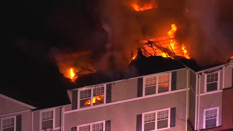 Massive fire tears through multiple townhomes in Branchburg, NJ