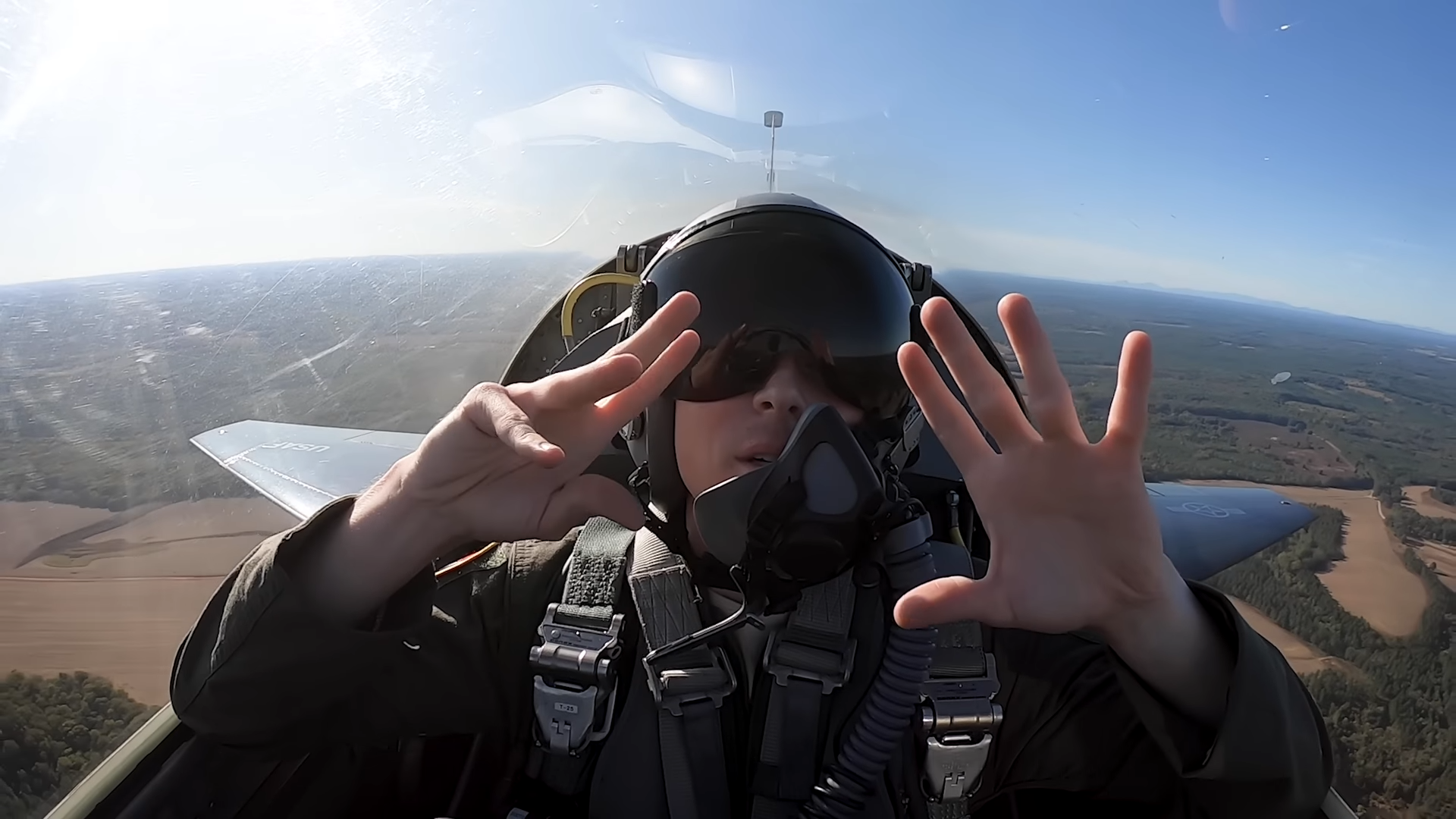 Watch what happens to the human body in a fighter jet