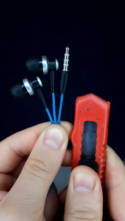 Build your own AirPods at home from old headphones
