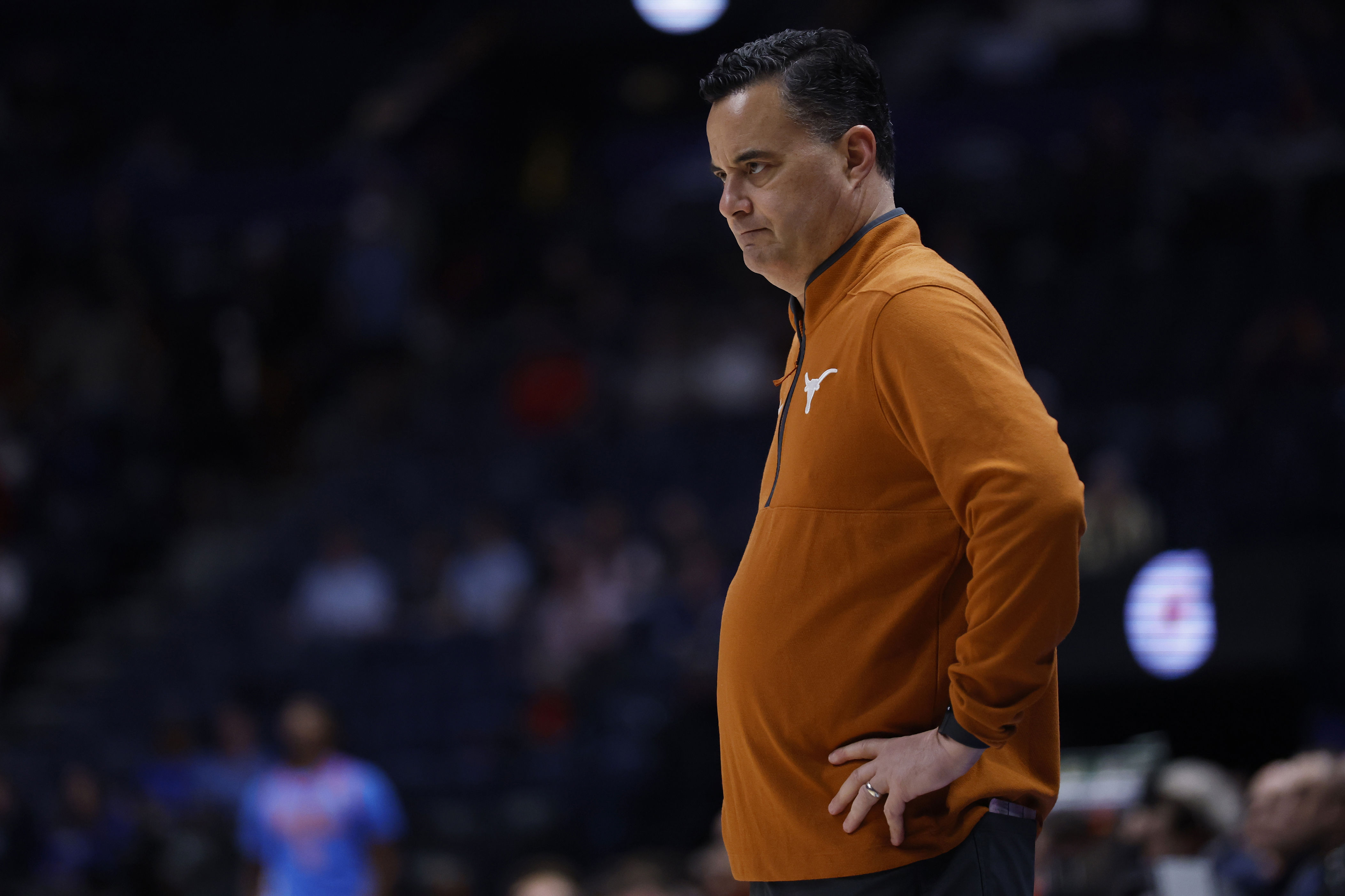 Texas coach Sean Miller yells at assistant for nearly ruining team