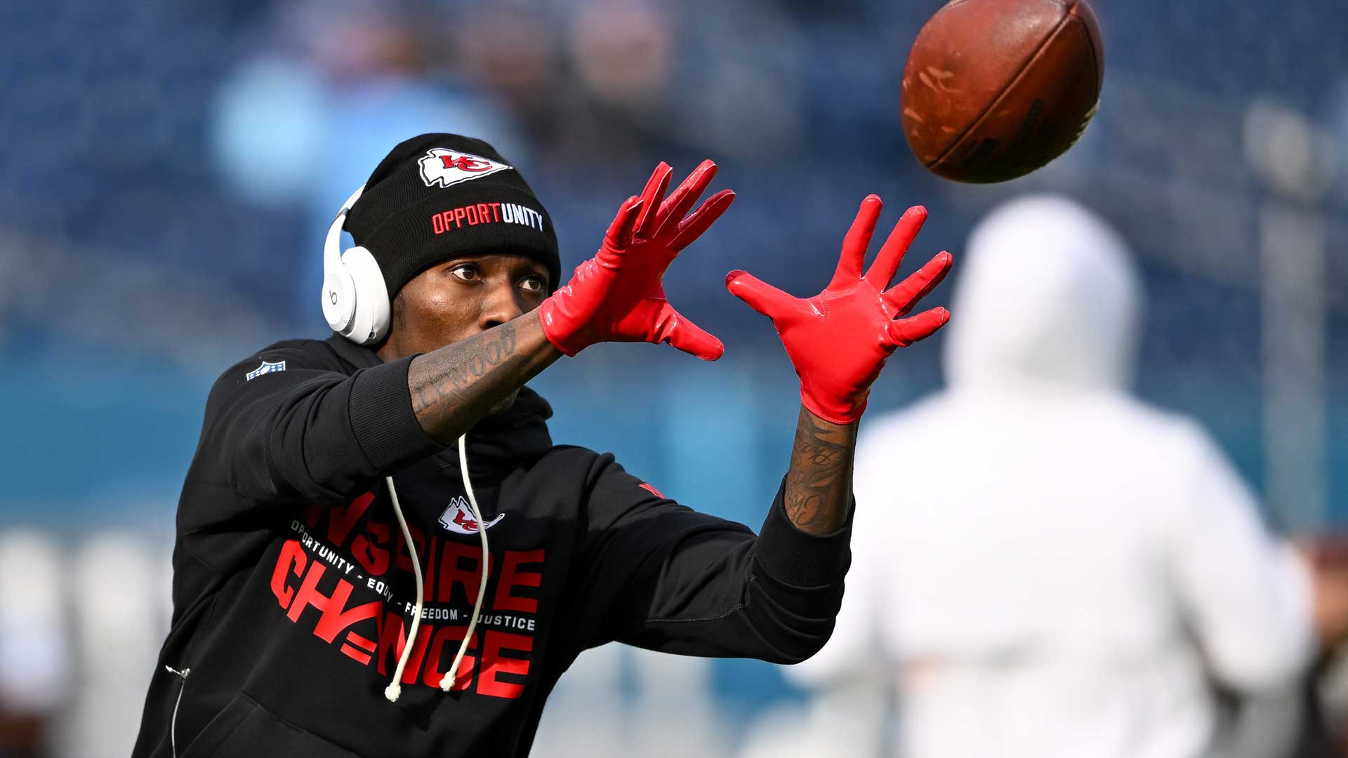 Hollywood Brown flexes Jalen Hurts after choosing Eagles over Ravens in free agency