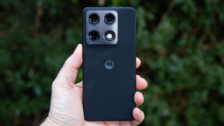 Motorola Signature review: The OnePlus 15 has a new rival