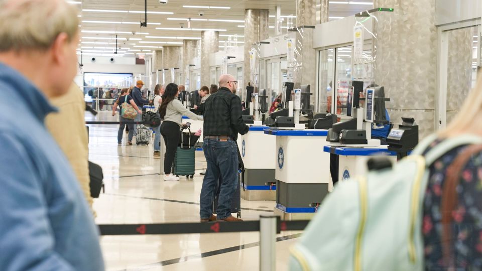 TSA workers face reality of working without pay as passengers unaware ...