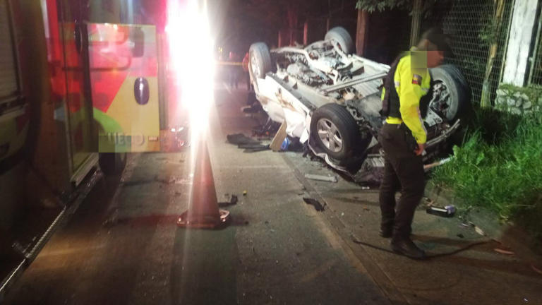 Fatal accidente en la vía Cuenca – Molleturo deja un muerto y siete heridos