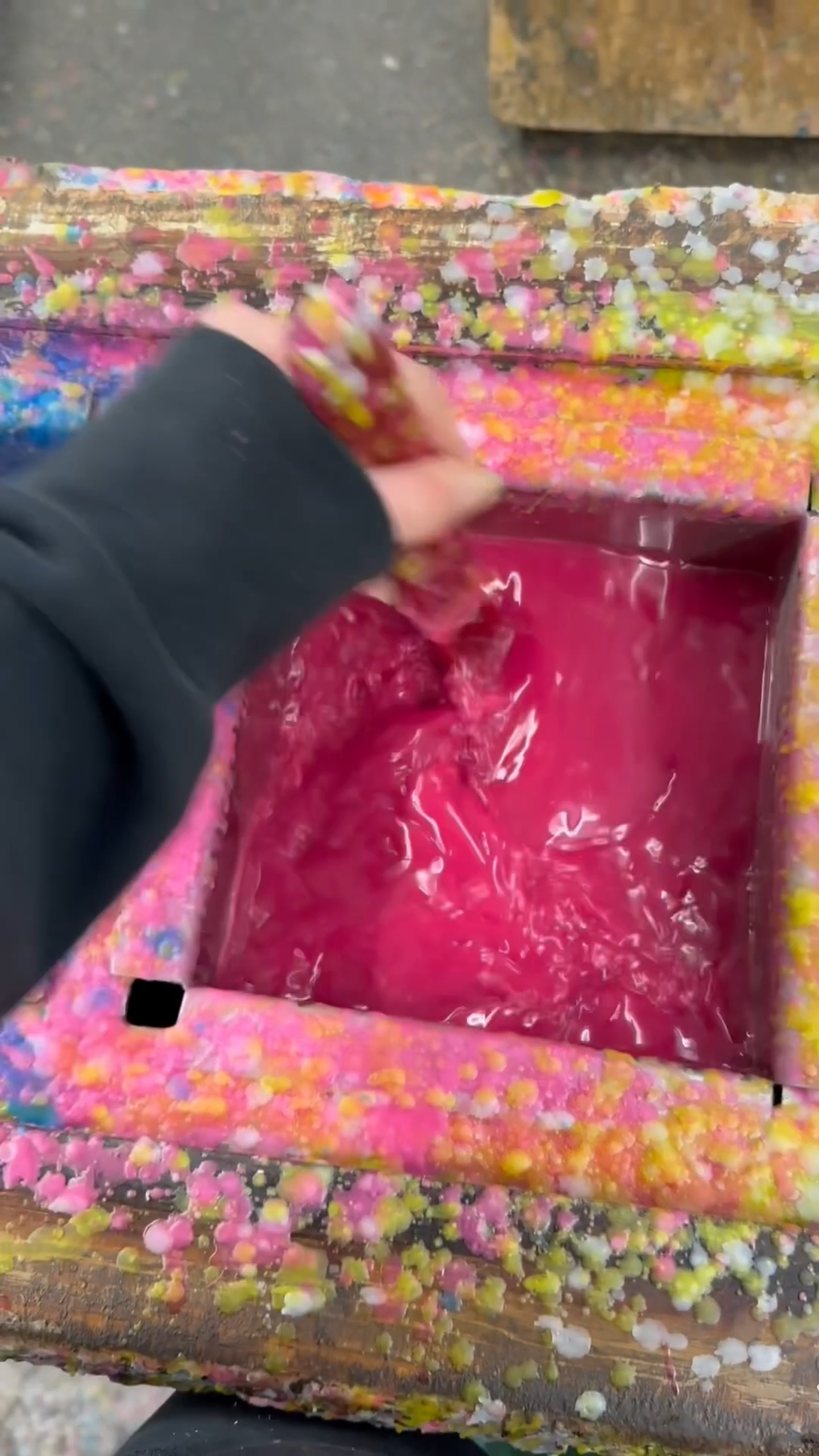 Perfect wax topping process that looks so smooth