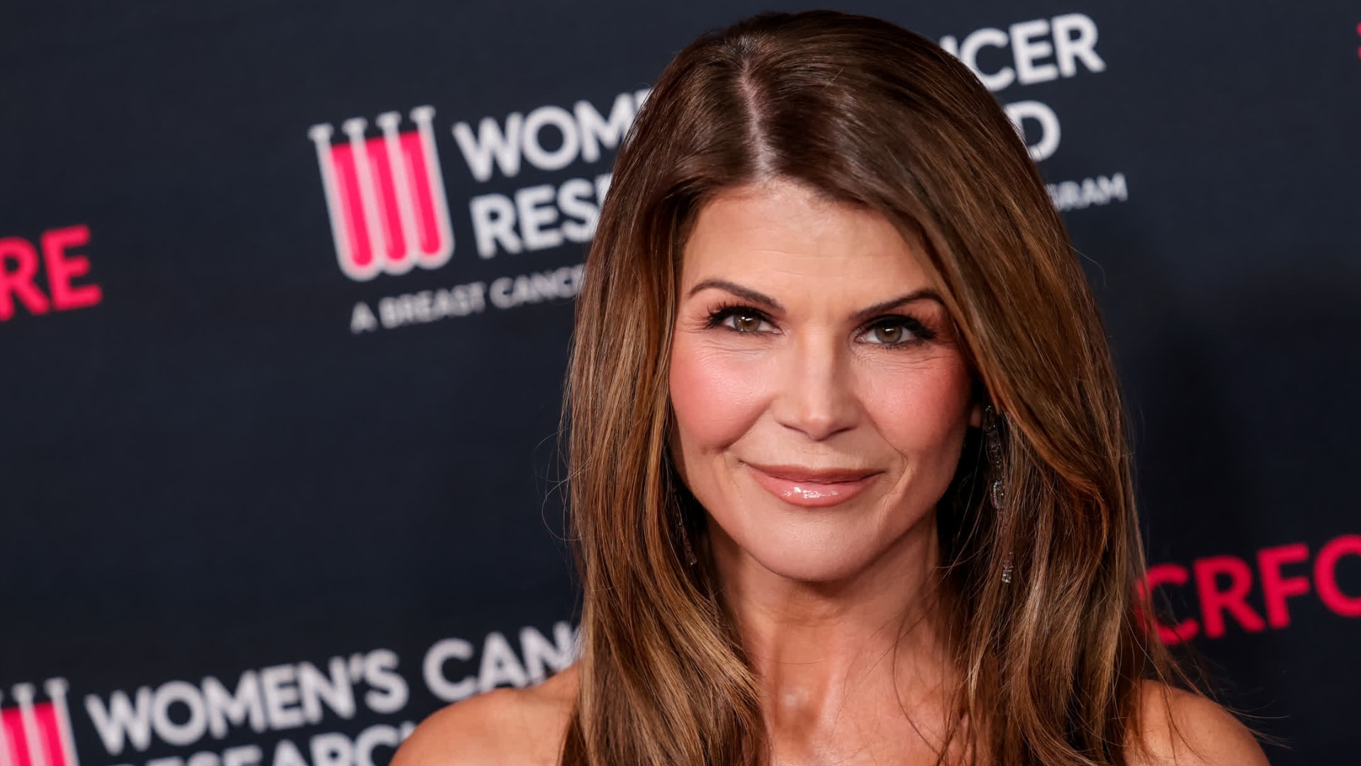 lori-loughlin-and-her-daughters-make-first-joint-red-carpet-appearance