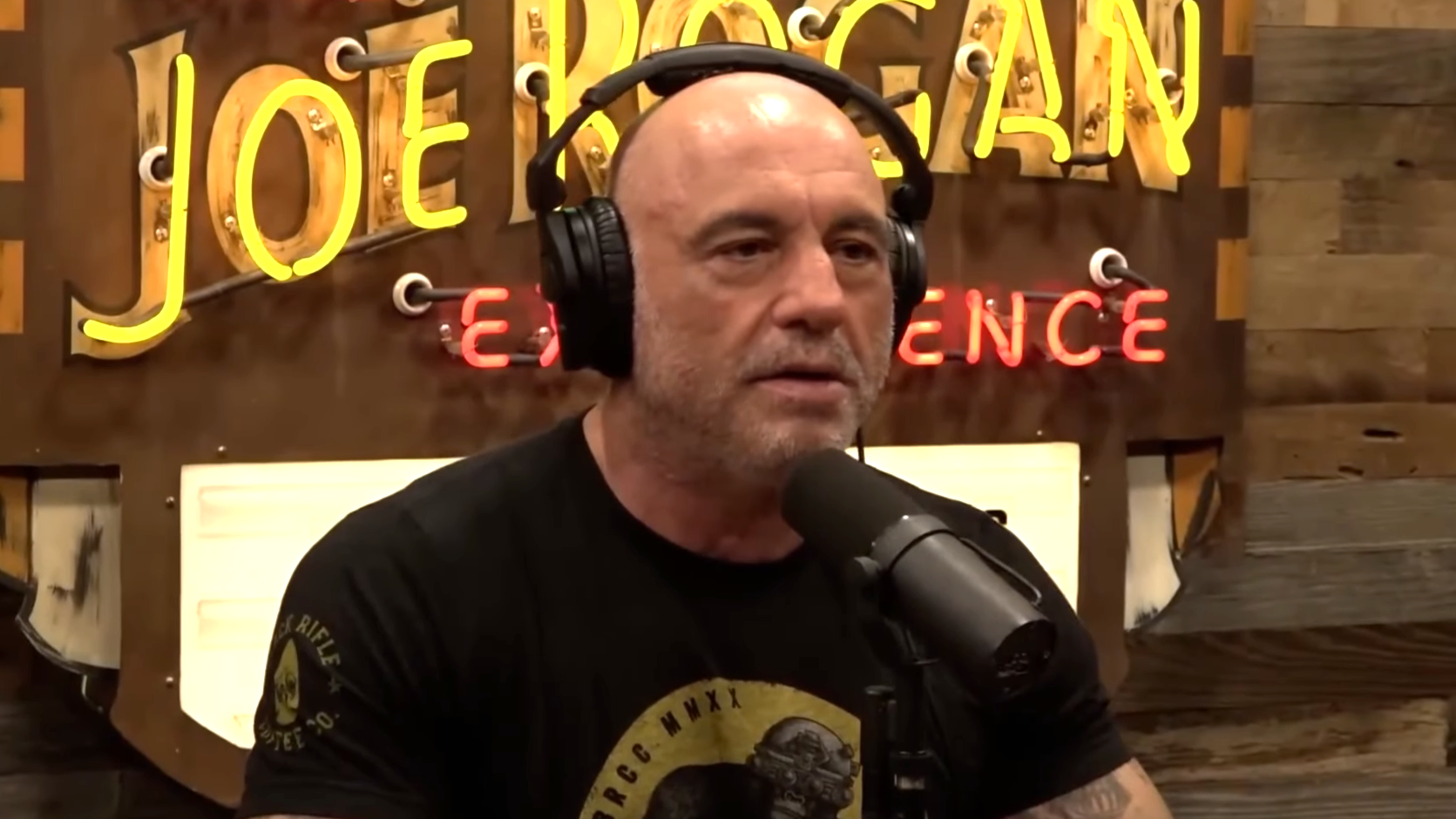 Joe Rogan freezes as Theo Von drops this claim - 