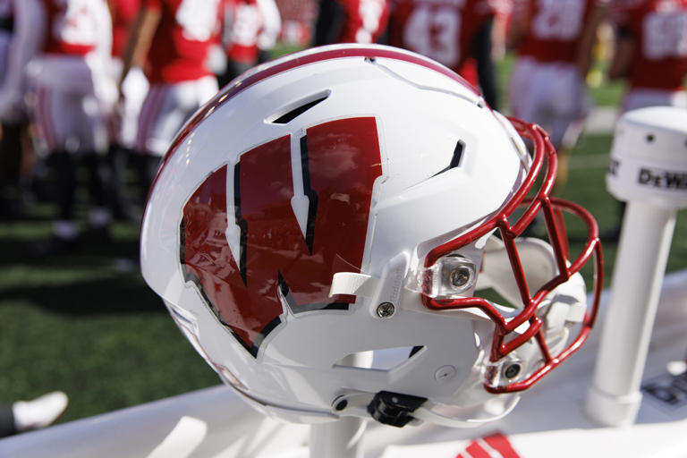 Wisconsin football makes top six for three-star defensive lineman