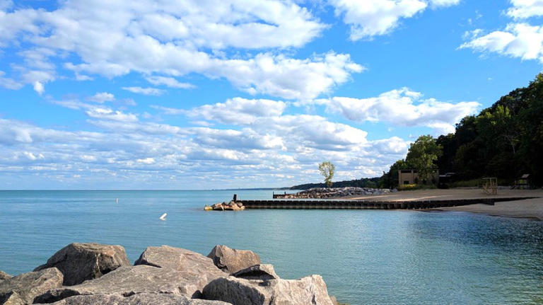 Illinois' affluent Chicago suburb has lovely Lake Michigan views, tasty ...