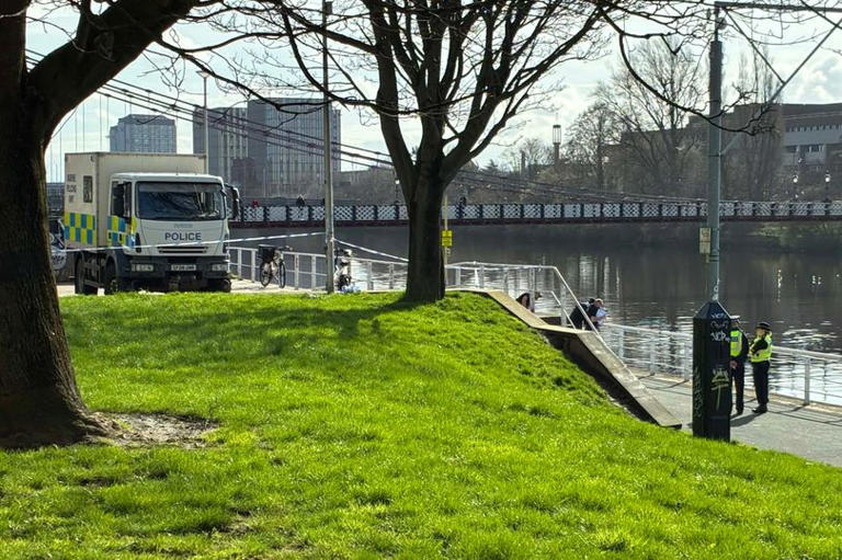 Man's body pulled from River Clyde in Glasgow after divers enter water