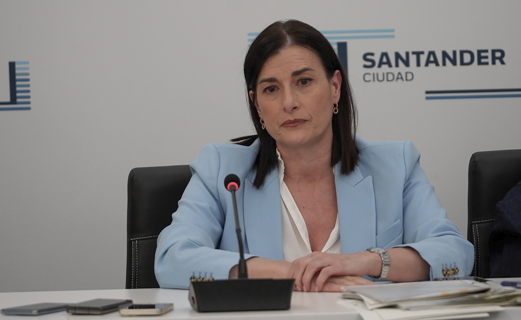 La alcaldesa de Santander apunta a que la pasarela pudo colapsar por ...