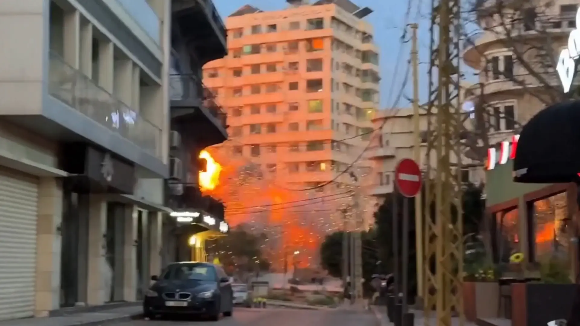 El impactante momento en el que un misil israelí destruye un edificio ...
