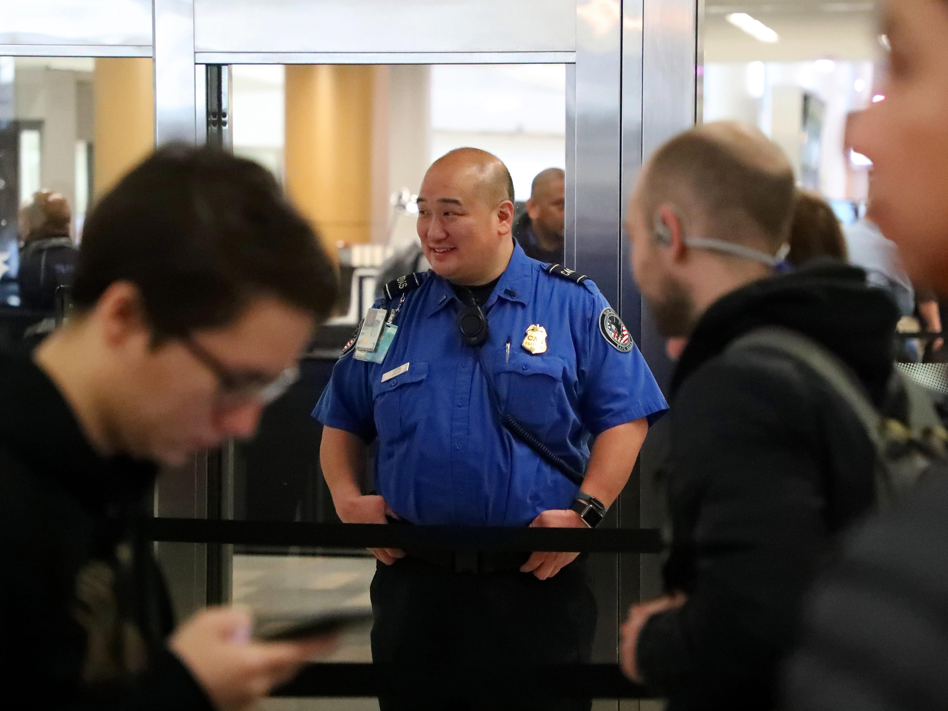 These 20 airports don't use TSA screeners and are avoiding the travel chaos