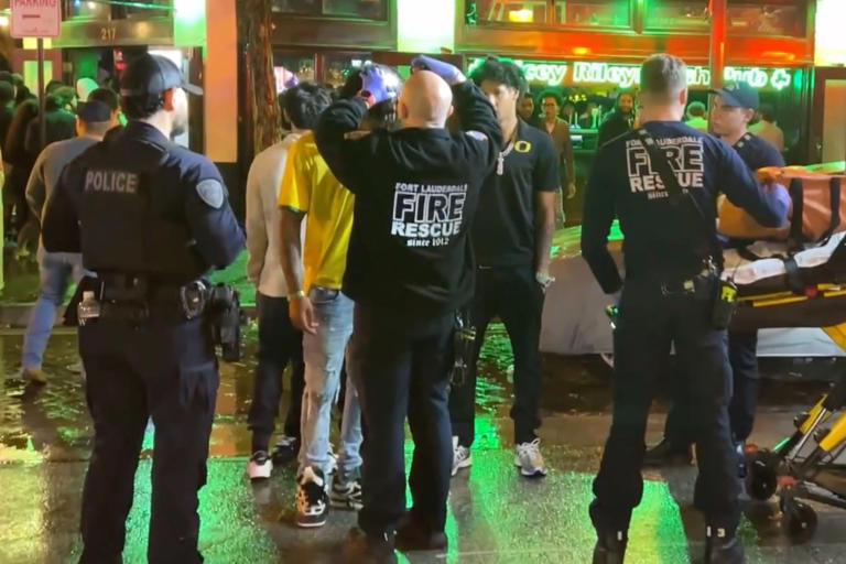Spring breaker beaten in brawl outside Fort Lauderdale bar, wild video ...