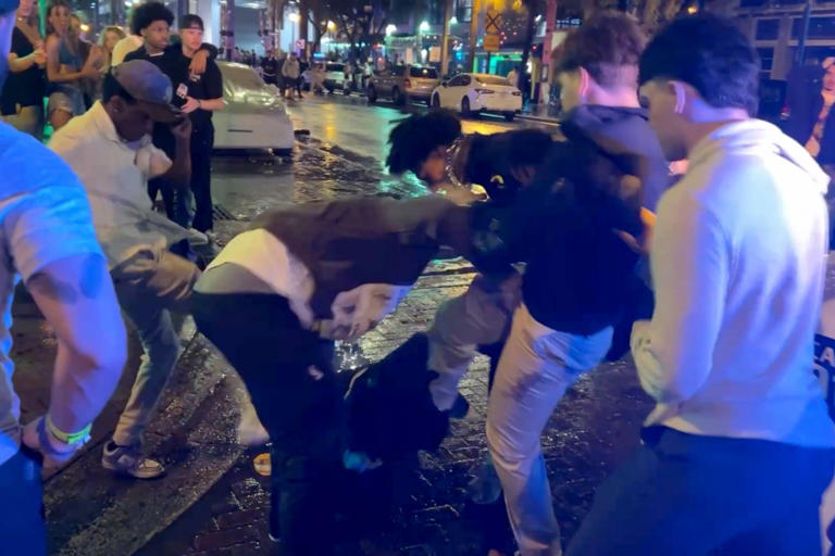 Spring breaker beaten in brawl outside Fort Lauderdale bar, wild video ...