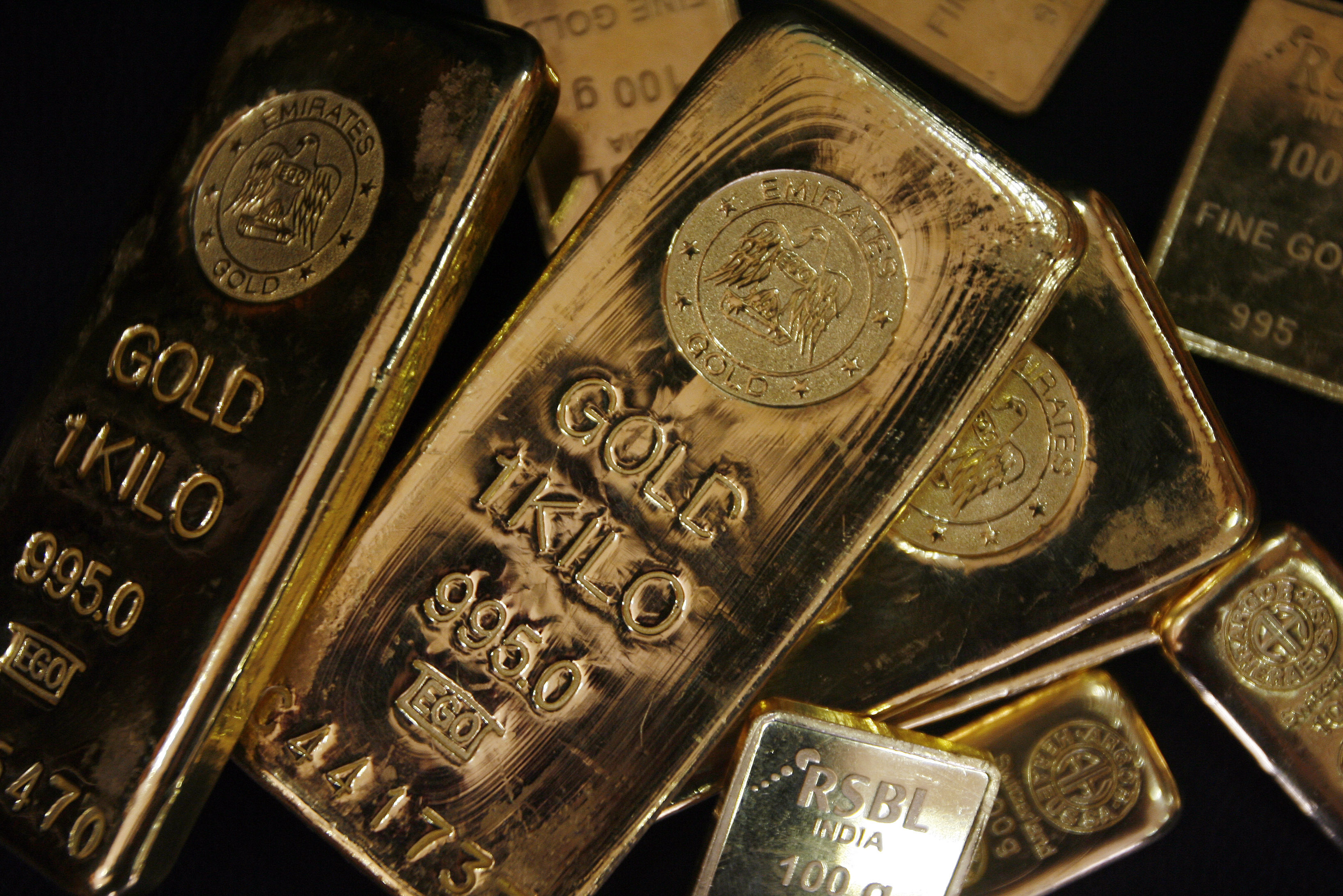 Gold prices slide as US interest rate decision looms