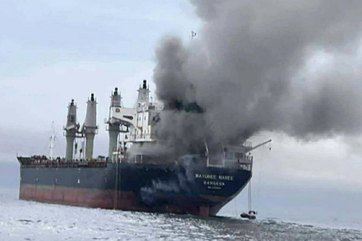 US pounds Hormuz Strait anti-ship missile sites with bunker-busters