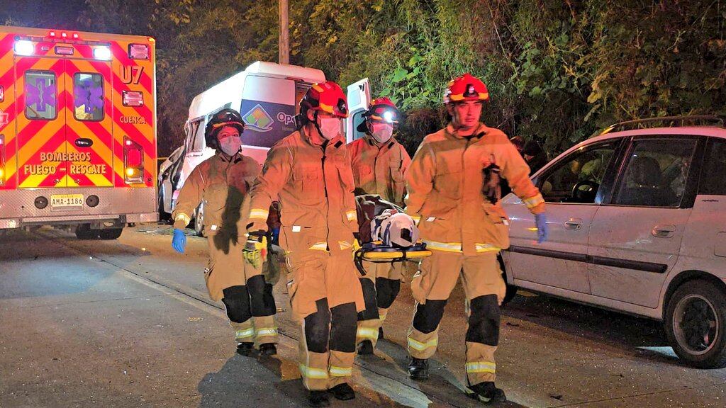 Fatal accidente en la vía Cuenca – Molleturo deja un muerto y siete heridos