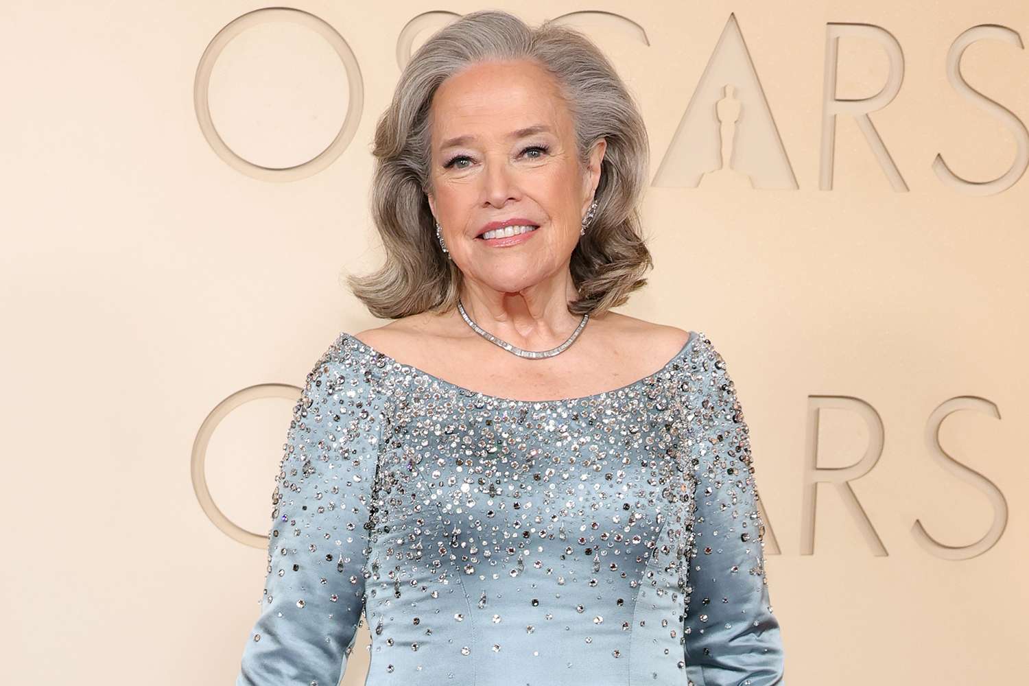 Internet critics slam seemingly edited photos of Kathy Bates at the ...