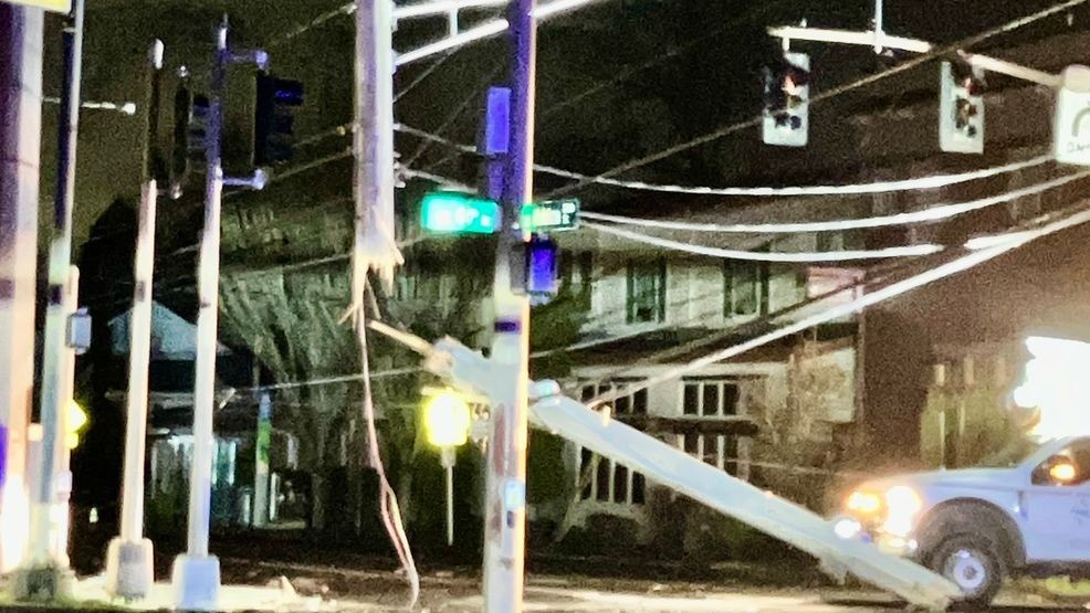 Power pole crash knocks out power in Southeast Portland