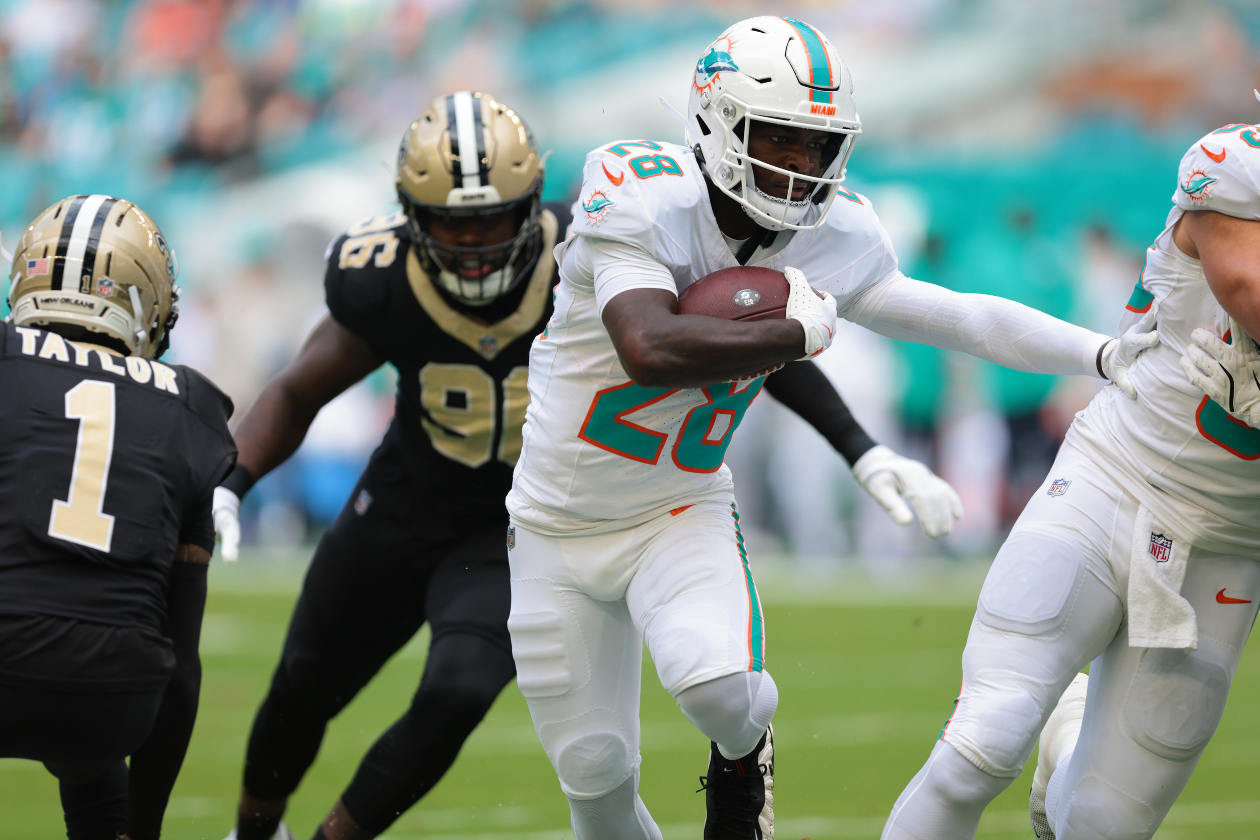 Dolphins rebuffing trade interest in RB De’Von Achane