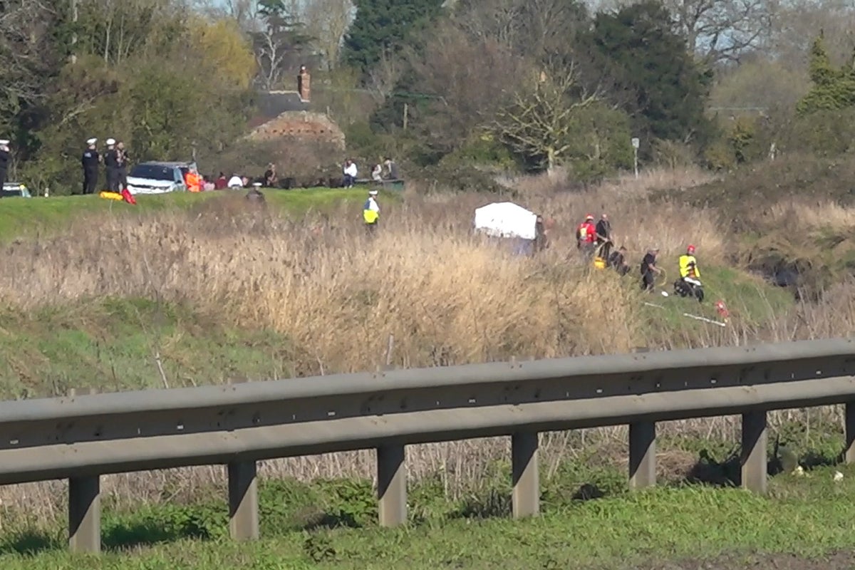 Teenage girl’s body found after car carrying five crashed into river