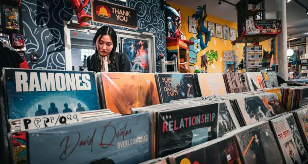 Vinyl sales are on the rise, IFPI, RIAA, and Luminate data shows — but ...