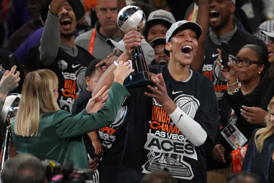 WNBA players reach deal, with salaries jumping to nearly $300K