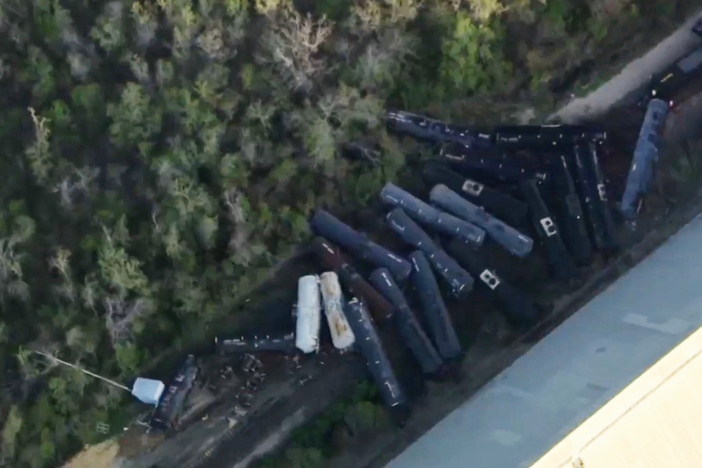 Union Pacific train cars derailment in Texas town causes ethanol leak, no injuries reported<br>