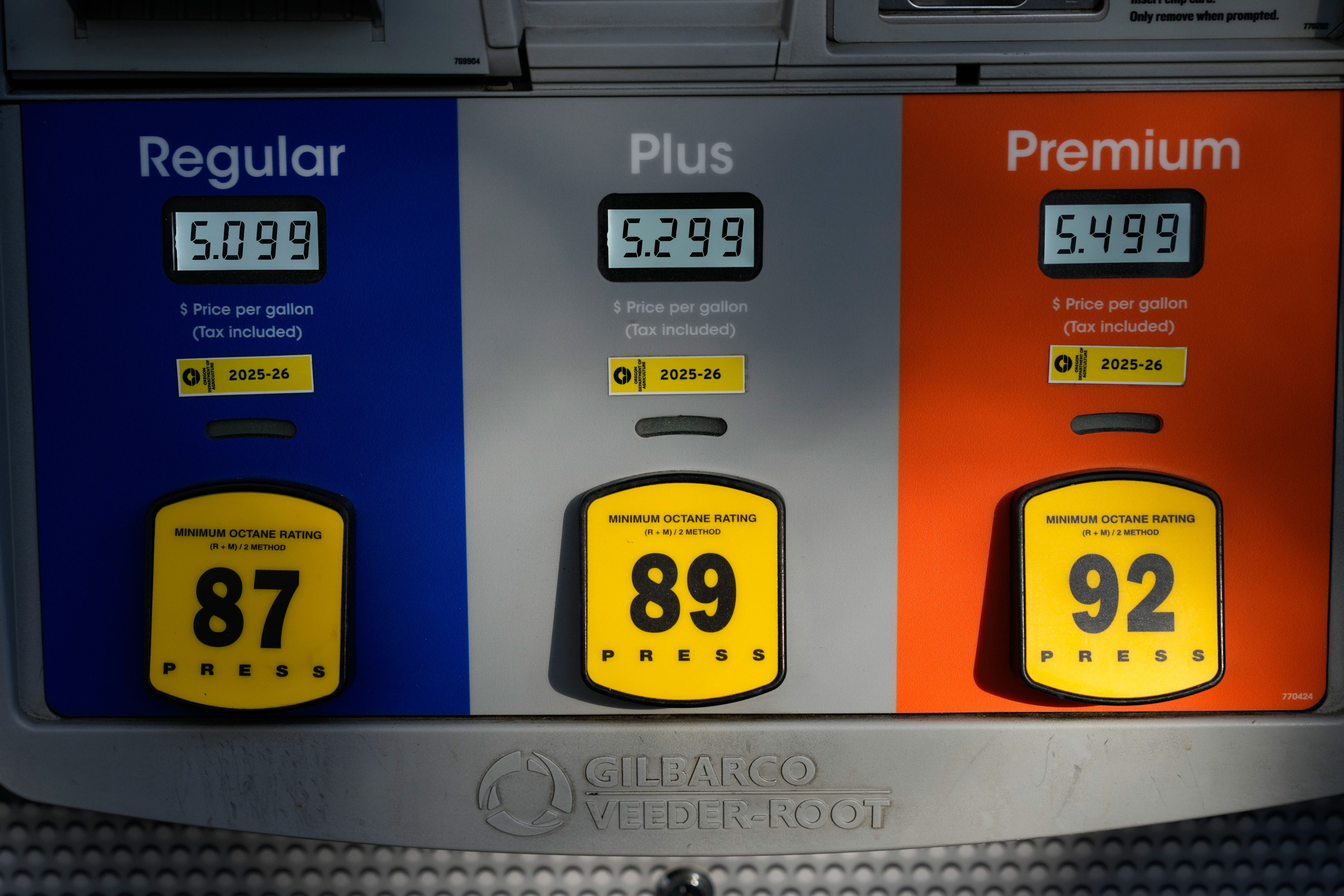 Gasoline prices hit highest level since March 2022 as oil tops $100