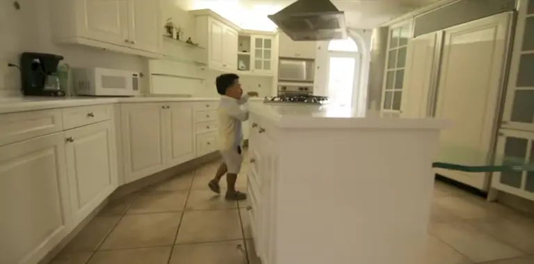 Así es la lujosa casa de Abelito en CDMX con dos estudios y una cochera subterránea