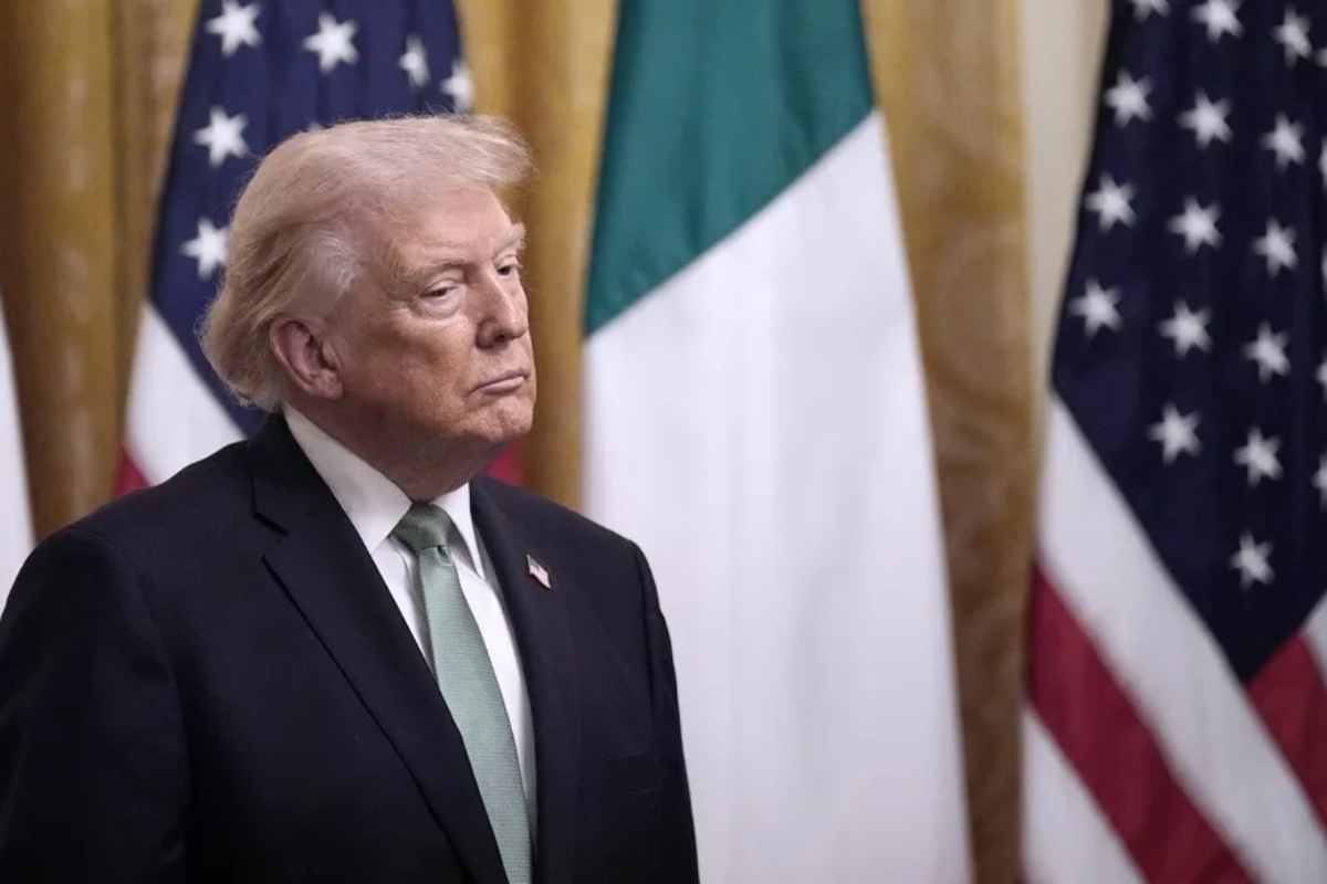 Trump pausa histórica ley para frenar el alza de la gasolina