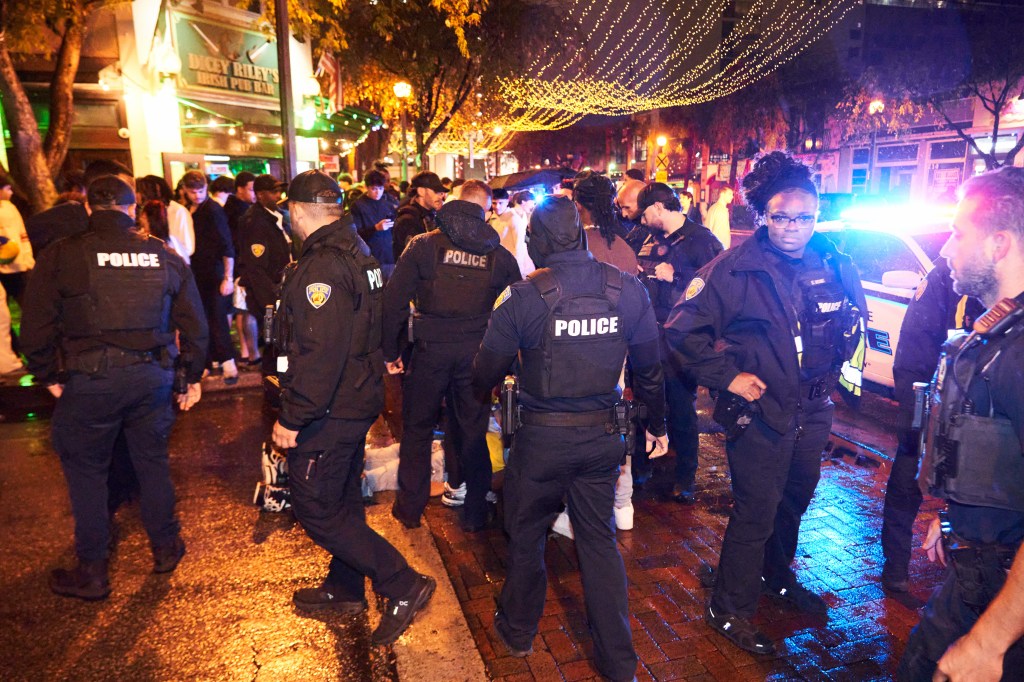 Spring breaker beaten in brawl outside Fort Lauderdale bar, wild video ...