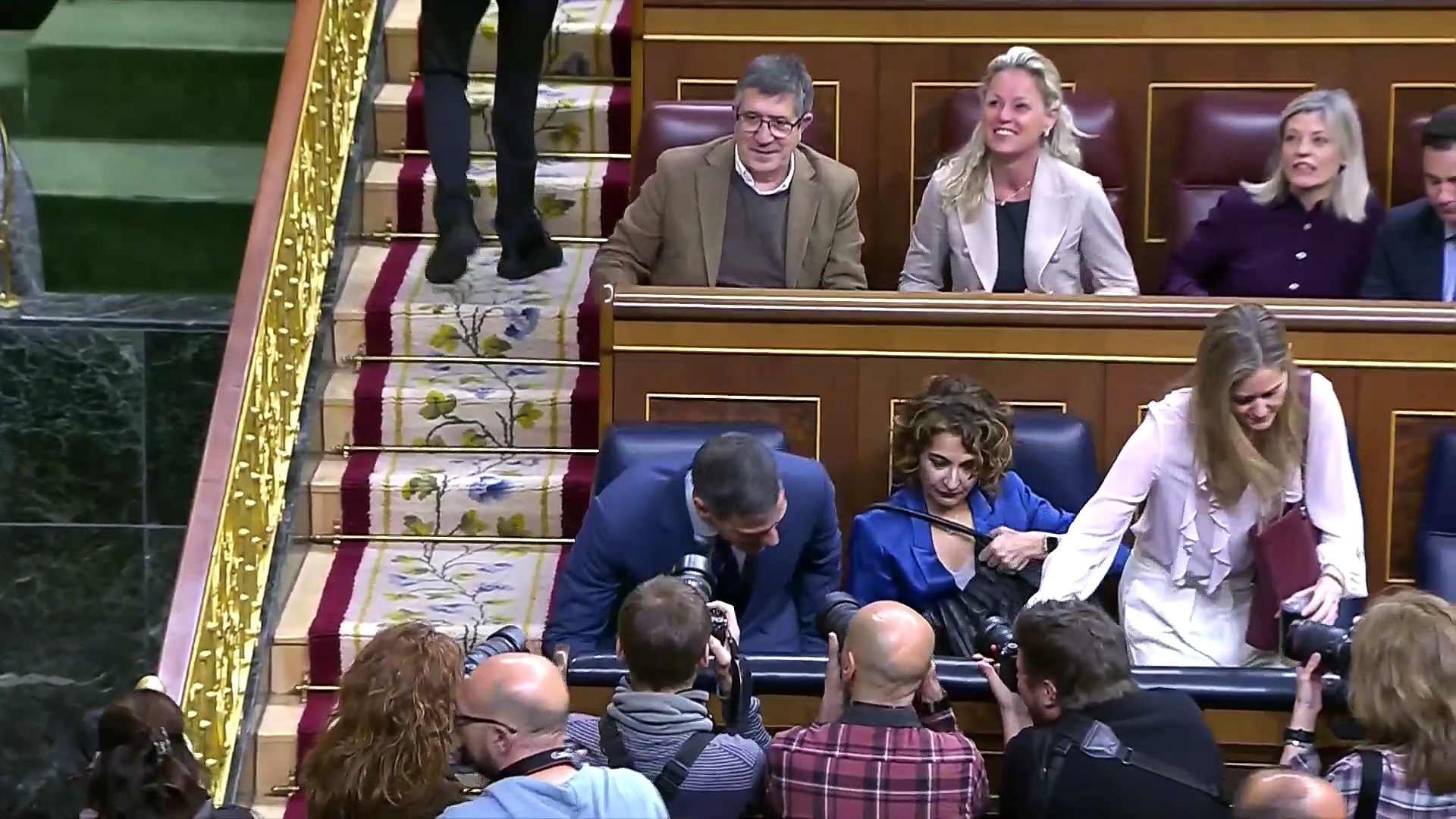 El PP recorta un punto la ventaja del PSOE mientras Vox pierde dos puntos