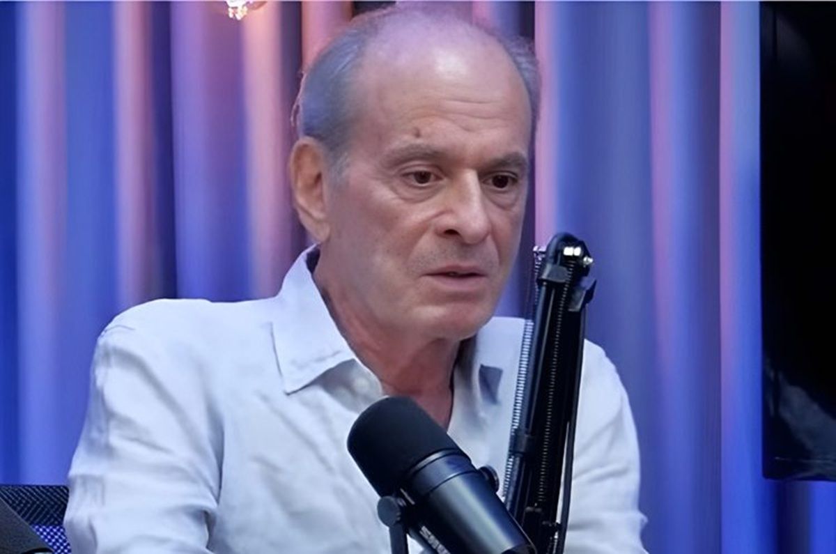 Ney Matogrosso expõe última imagem da mãe no hospital