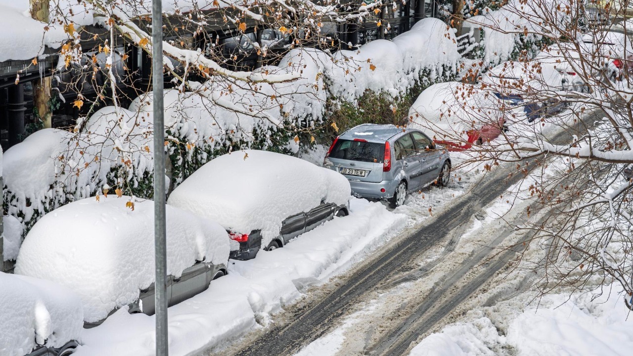 NWS warns of up to 10 in. of snow, urges delaying nonessential travel<br>