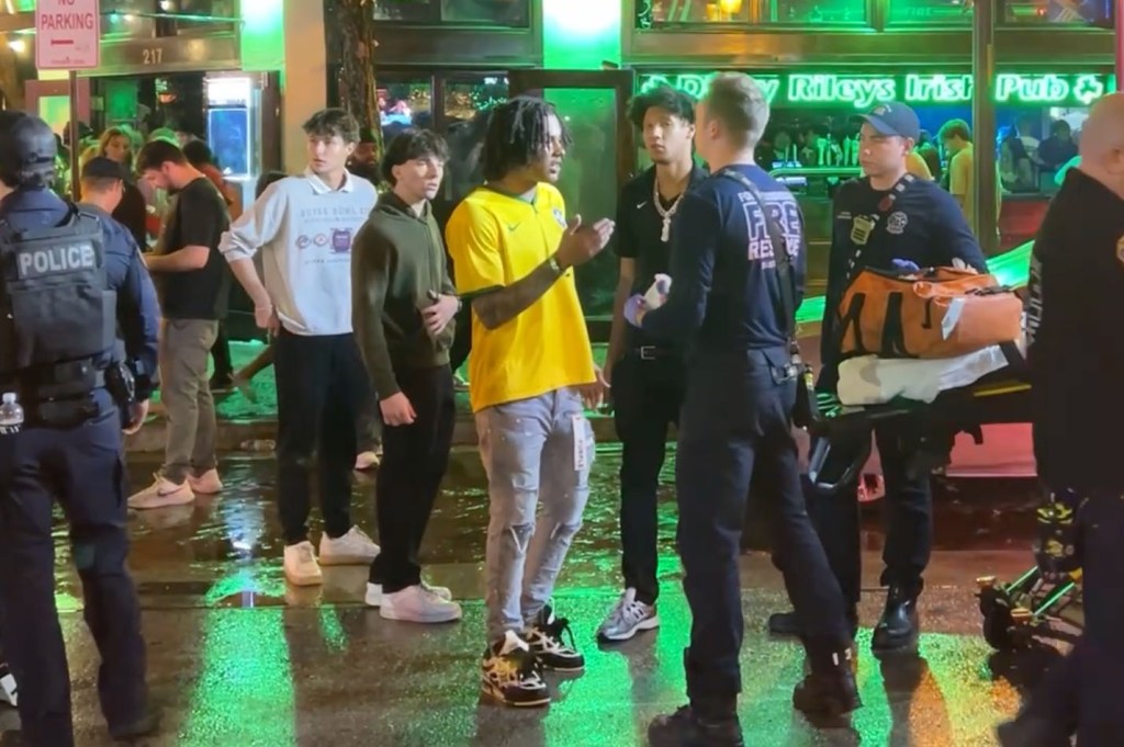 Spring breaker beaten in brawl outside Fort Lauderdale bar, wild video ...