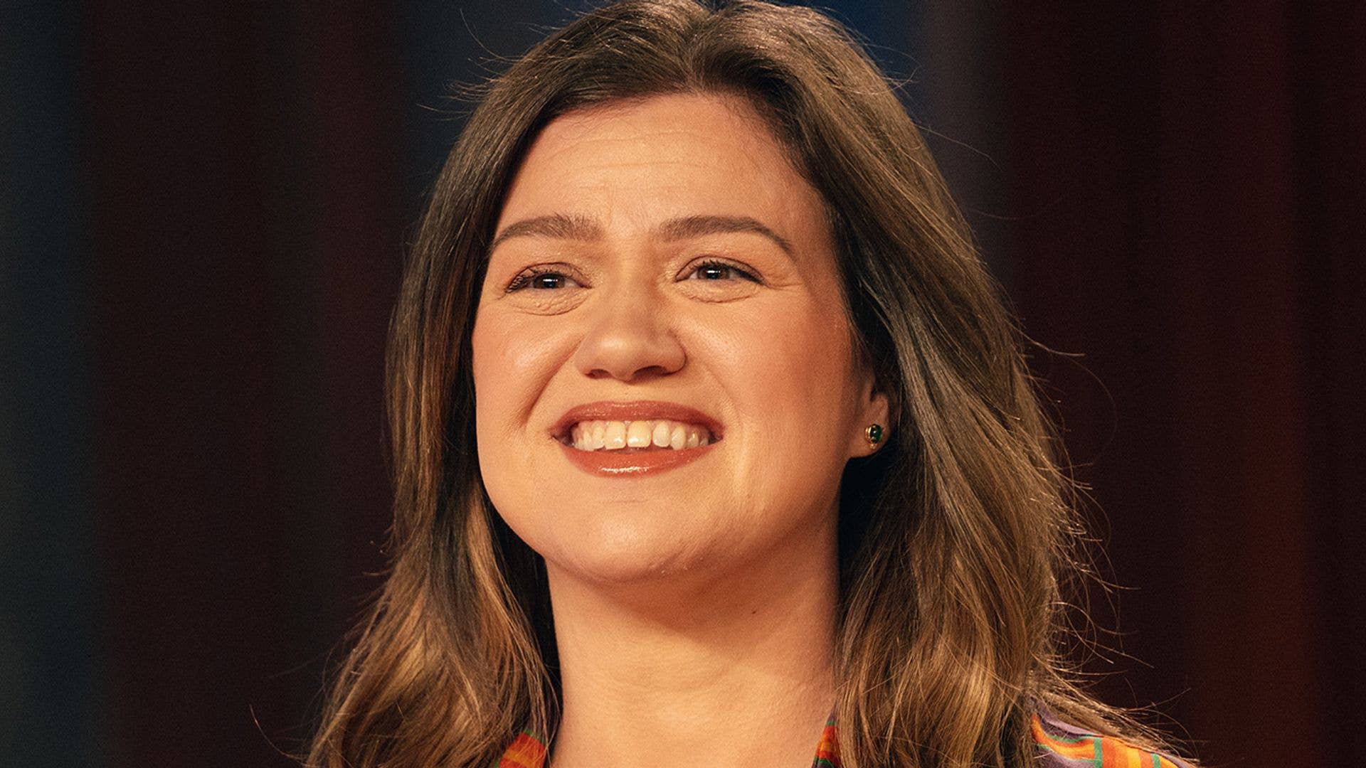 Kelly Clarkson's unearthed childhood photos prove her daughter is her actual twin