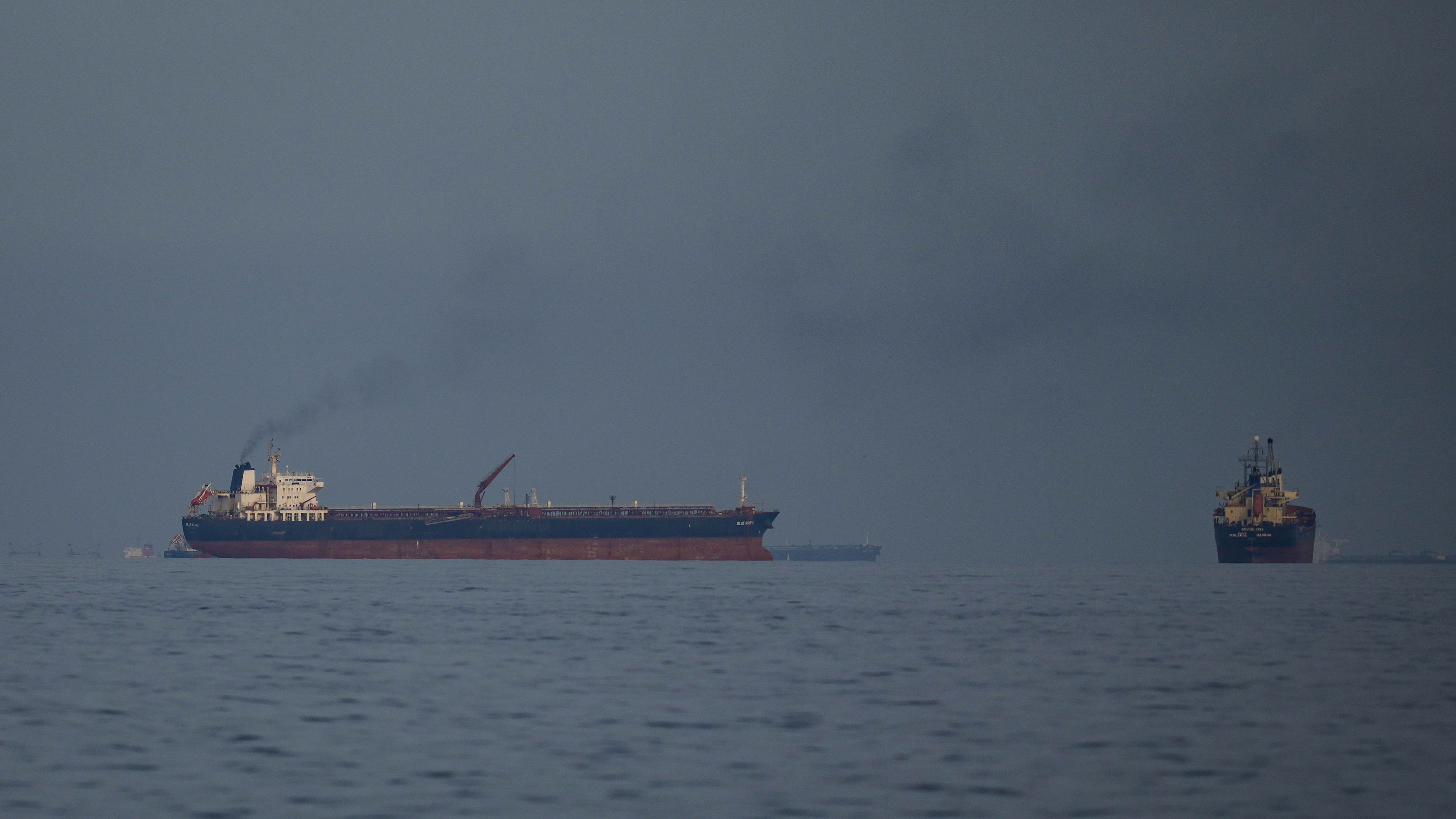 British military experts working with US on options to reopen Strait of ...